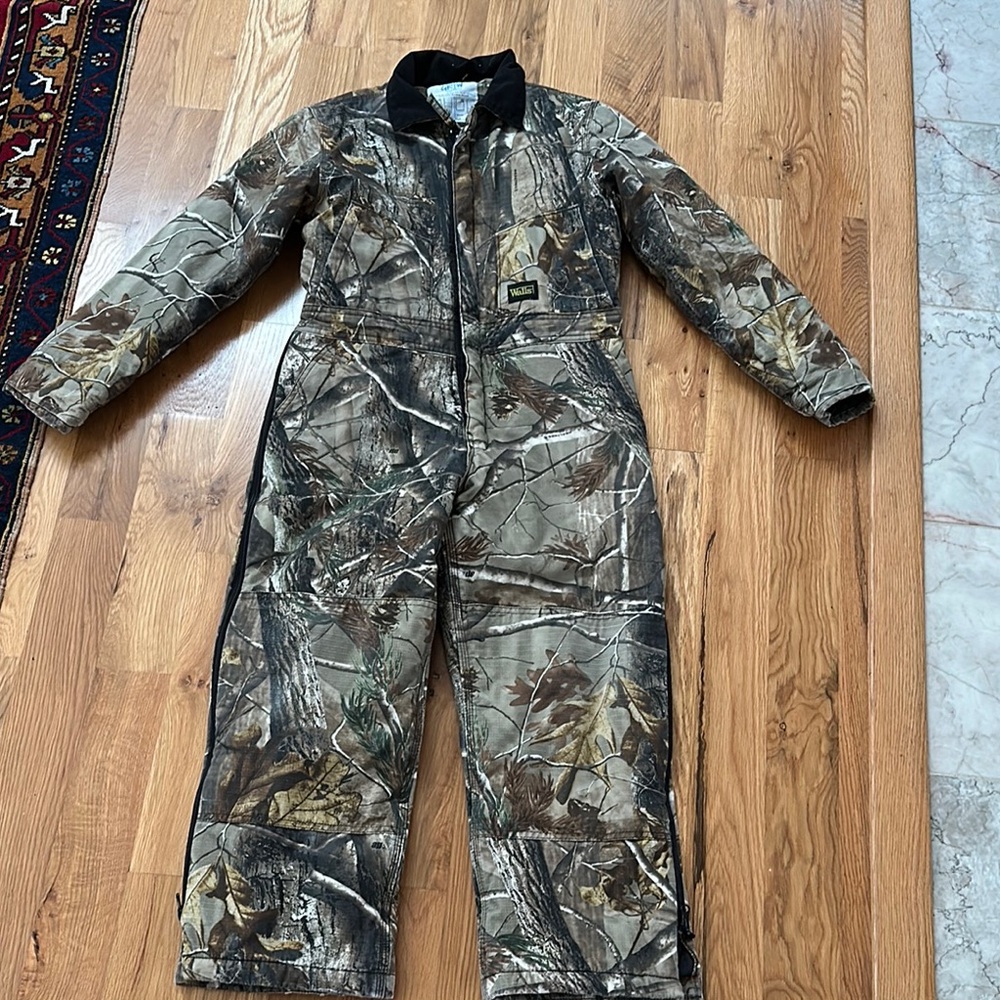 Walls Camouflage bibs for hunting/Outdoor Gear, youth medium, great condition,
